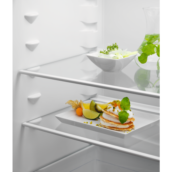 Zanussi Low Frost Integrated Fridge Freezer | ZNFN18ES3