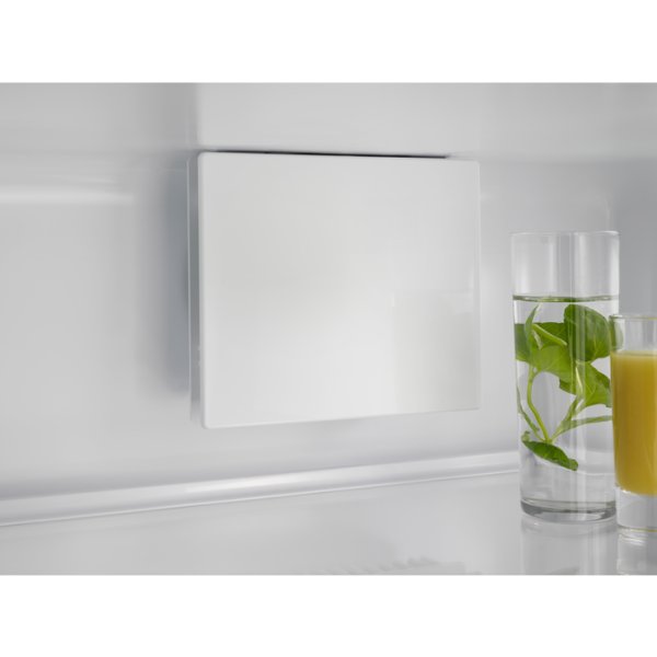 Zanussi Low Frost Integrated Fridge Freezer | ZNFN18ES3